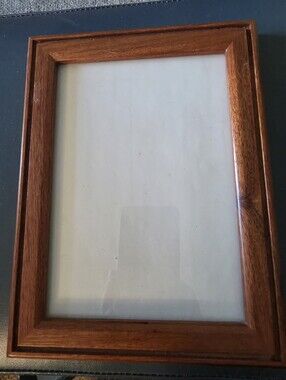 Gorgeous Bevelled Wooden Easel Picture Frame